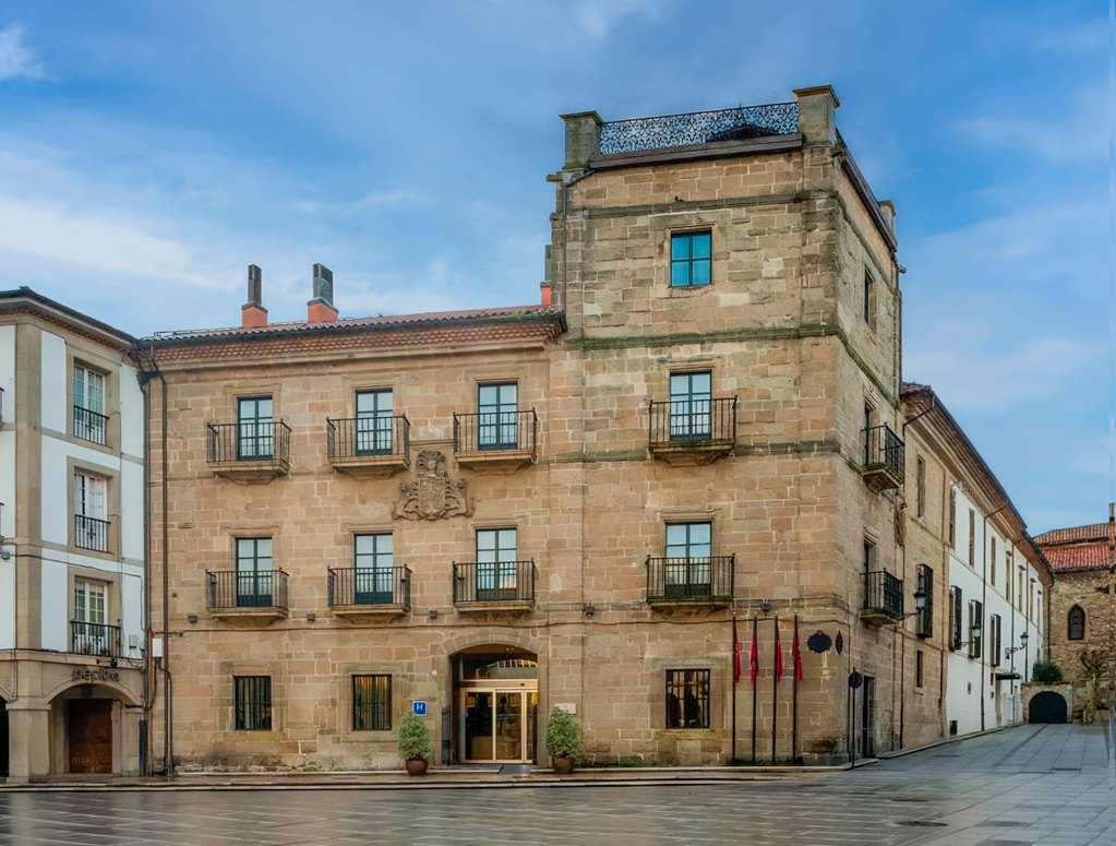 Palacio De Aviles Affiliated By Melia Zewnętrze zdjęcie The Hotel de San Vicente, in which the university was located