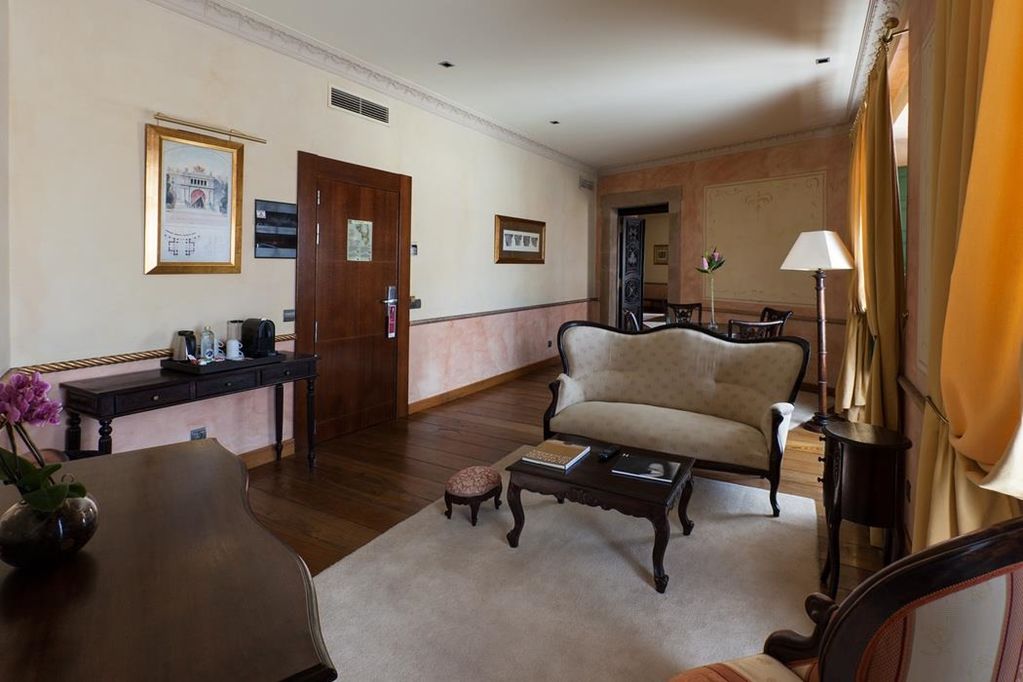 Palacio De Aviles Affiliated By Melia Zewnętrze zdjęcie A suite at the hotel