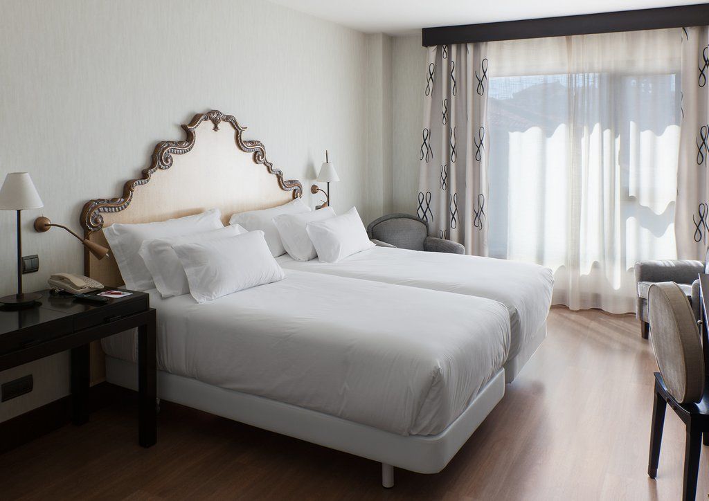 Palacio De Aviles Affiliated By Melia Zewnętrze zdjęcie A room at Hotel Alba