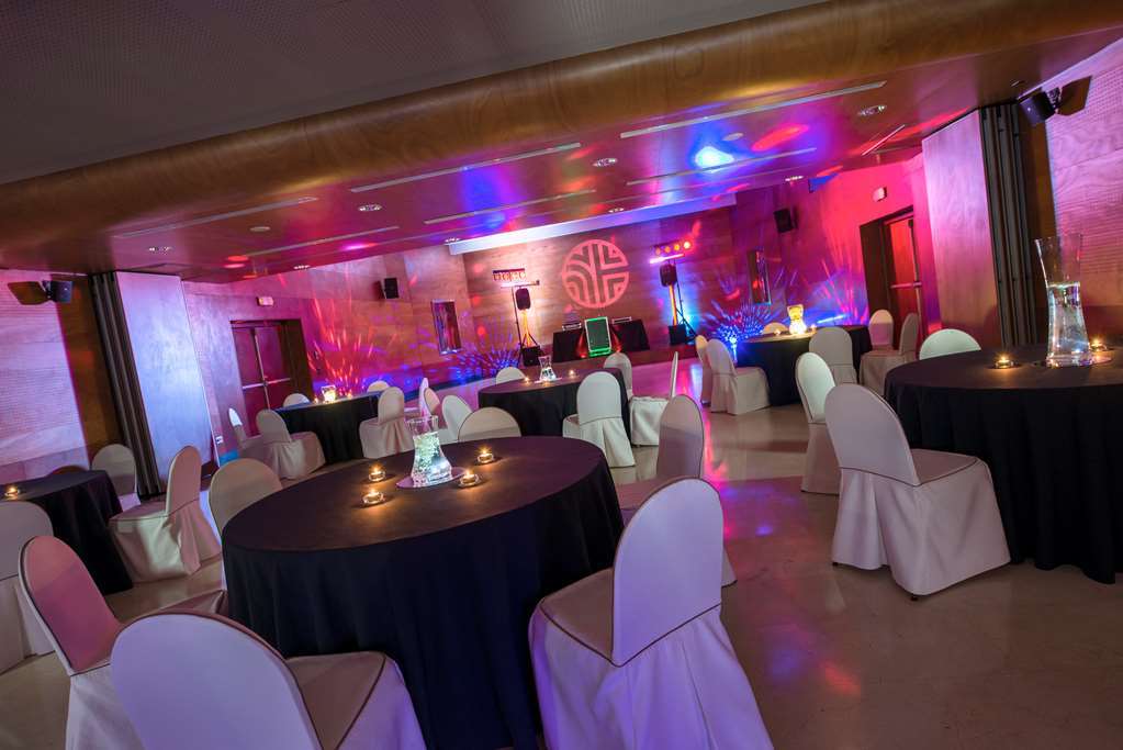 Palacio De Aviles Affiliated By Melia Zewnętrze zdjęcie The interior of the 100 Club